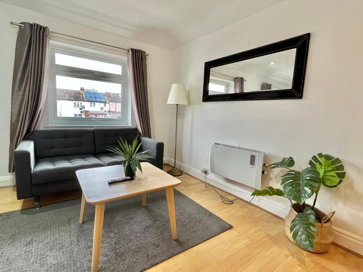 Appartamento No2326 Tree-Hole Northolt  Esterno foto