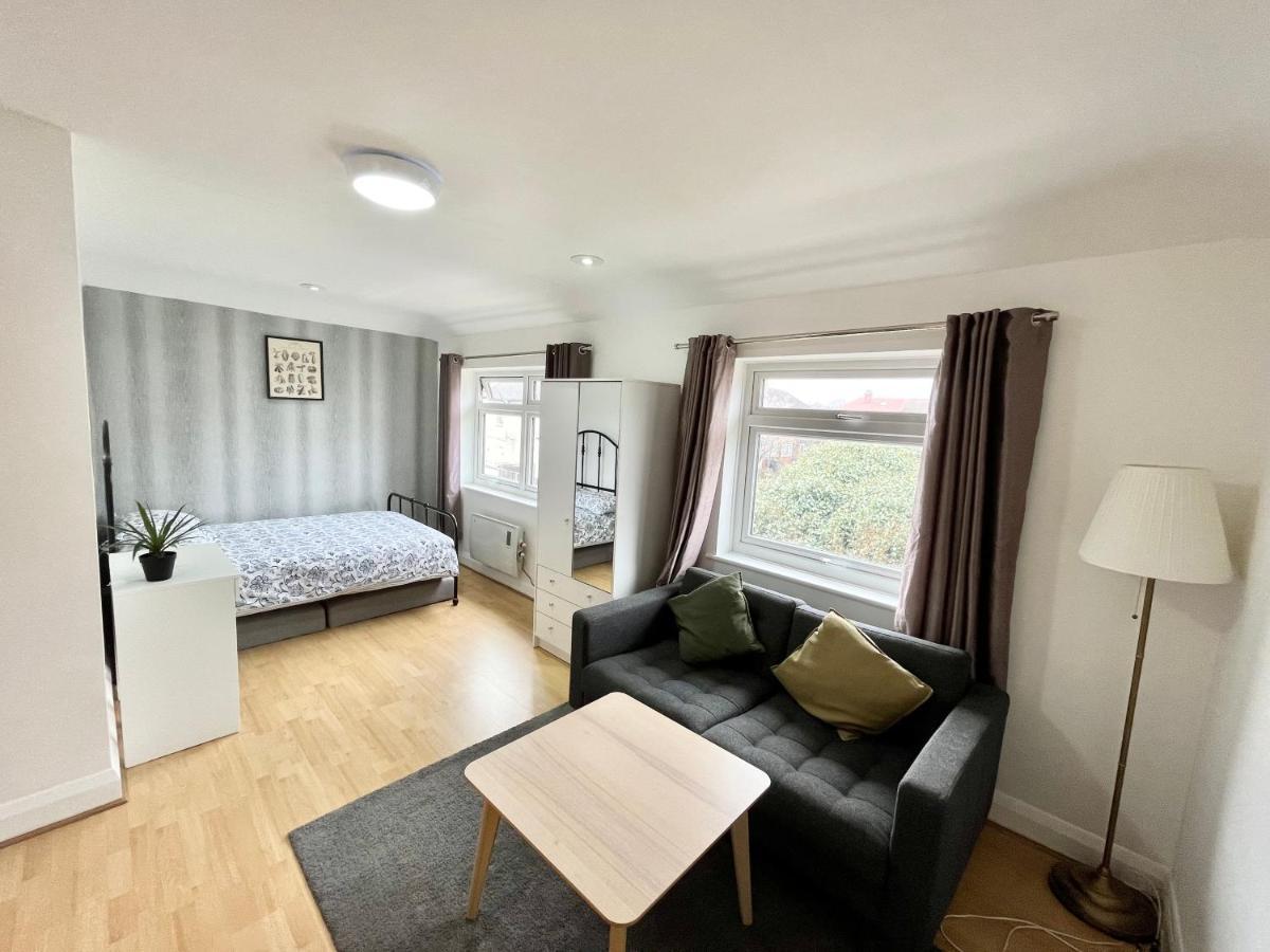 Appartamento No2326 Tree-Hole Northolt  Esterno foto